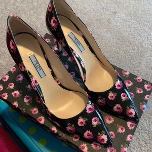 PRADA Black Patent Rose Print Heels New Size 9 1/2